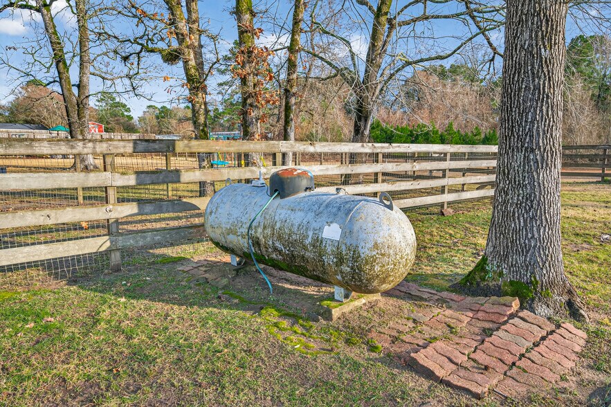 More Photos Of 8911 West Ln, Magnolia Office For Sale