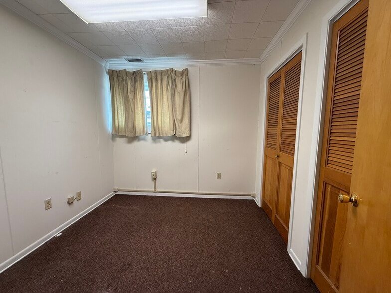 More Photos Of 584 Wyoming Ave, Kingston Medical For Sale