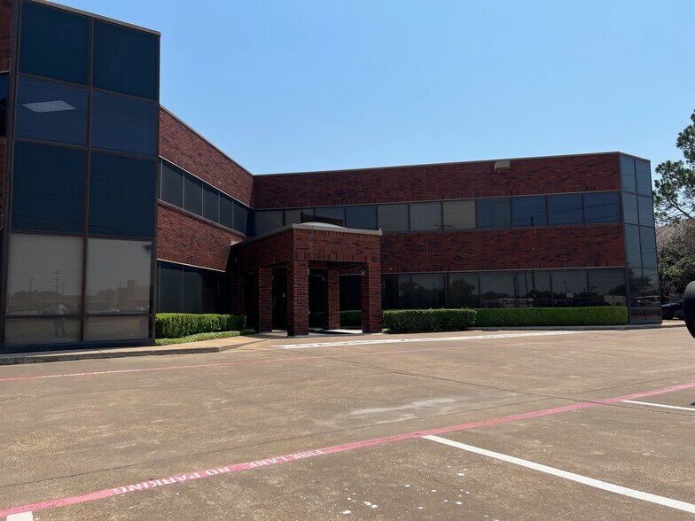 More Photos Of 1848 Norwood Plz, Hurst Office For Lease