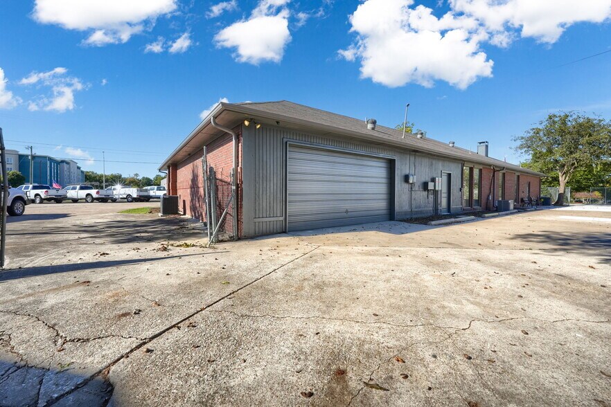 More Photos Of 6812 Avenue K, Plano Flex For Lease