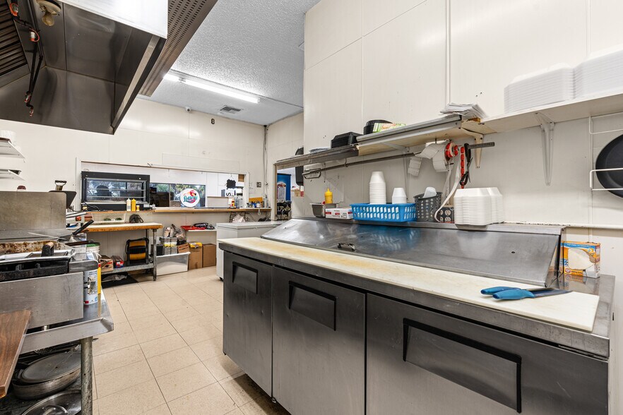 More Photos Of 1110 Buckhead Ridge, Okeechobee General Retail For Sale