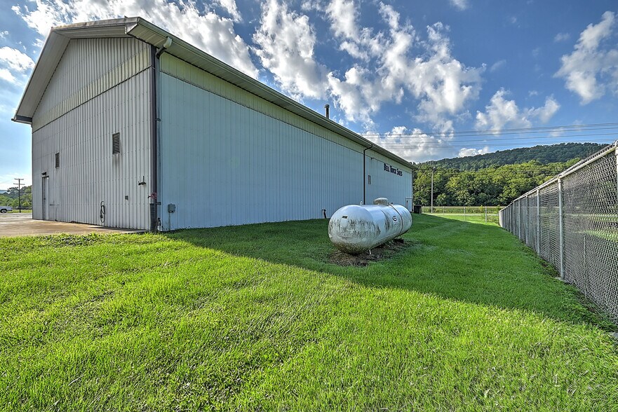 More Photos Of 3930 E Stone Dr, Kingsport Warehouse For Sale
