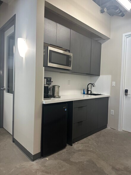 More Photos Of 560 Lincoln Rd, Miami Beach Coworking Space