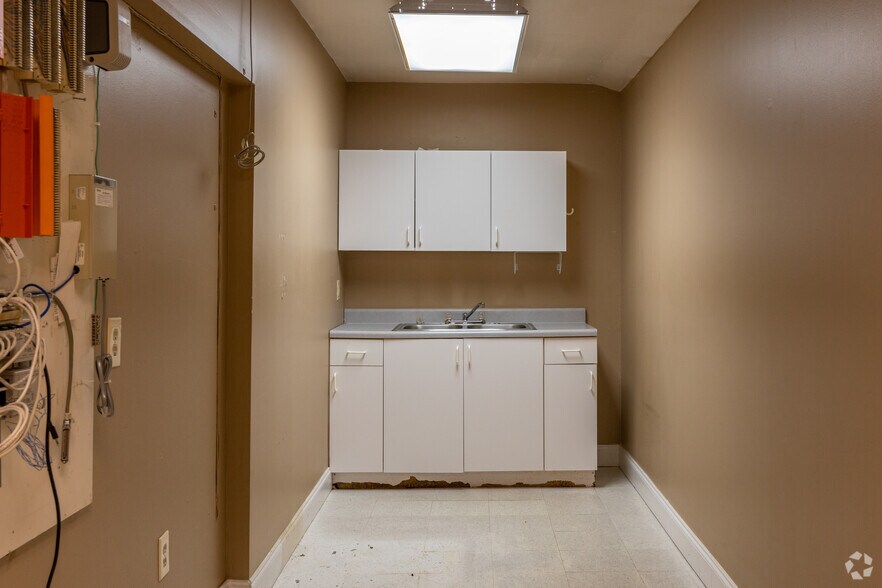 More Photos Of 777 E Altamonte Dr, Altamonte Springs Office For Sale