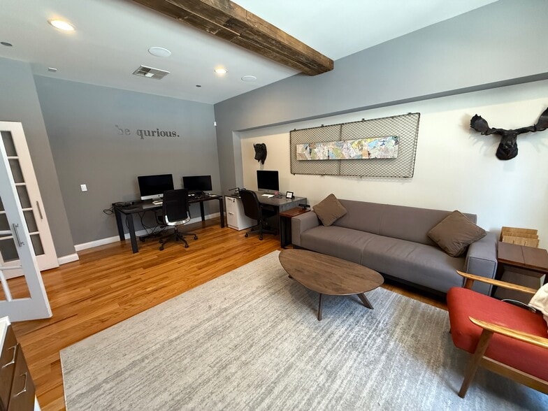 More Photos Of 106 N Aberdeen St, Chicago Office Residential For Sale