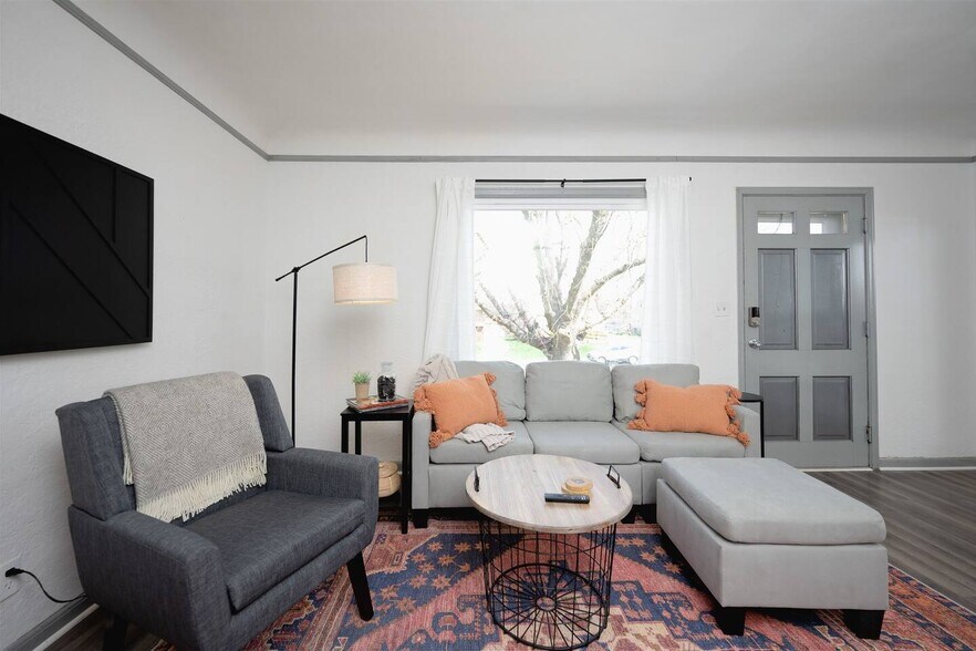 More Photos Of 6306 Urbandale Ave, Des Moines Multifamily For Sale