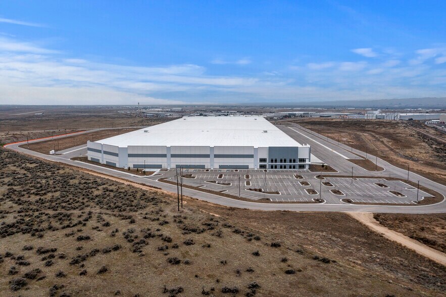 More Photos Of 951 E Gowen Rd, Boise Industrial For Lease