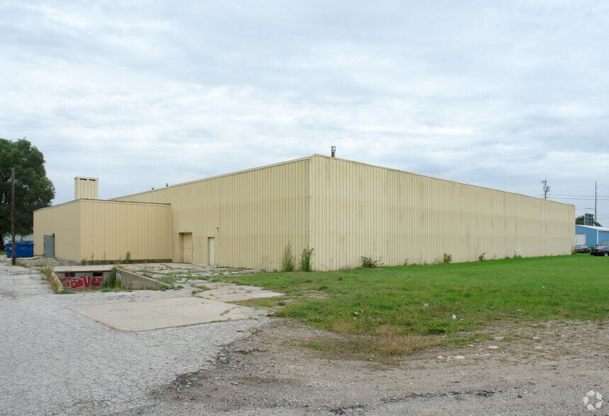 More Photos Of 121 E Tutt St, South Bend Manufacturing For Lease