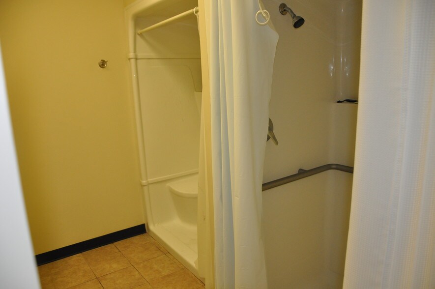 More Photos Of 585 Prospect St, Lakewood Warehouse For Lease