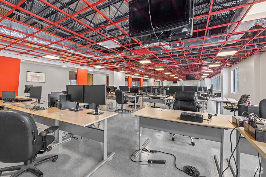 More Photos Of 555 S Independence Blvd, Virginia Beach Office For Lease