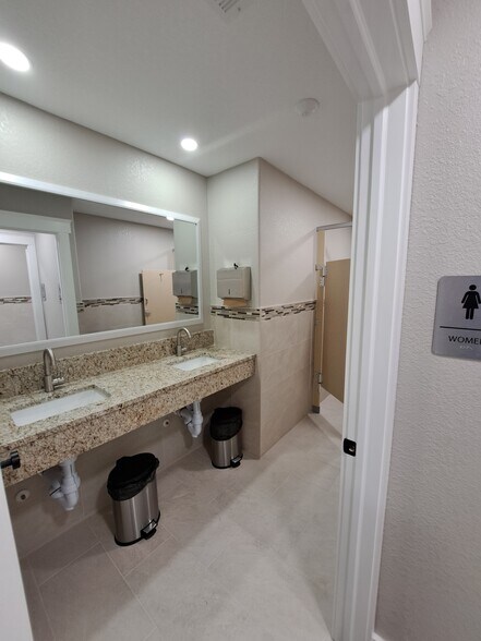 More Photos Of 4400 Bayou Blvd, Pensacola Medical For Lease