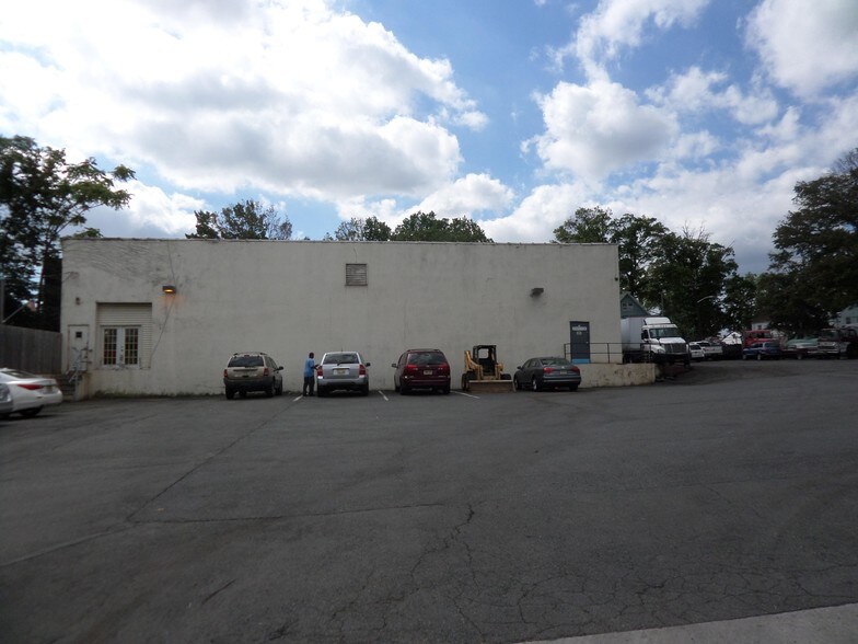 More Photos Of 14-28 Mitchell Pl, Newark Warehouse For Sale