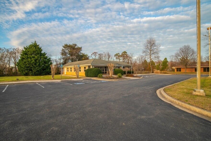 More Photos Of 11855 Hg Trueman Rd, Lusby Health Club For Lease
