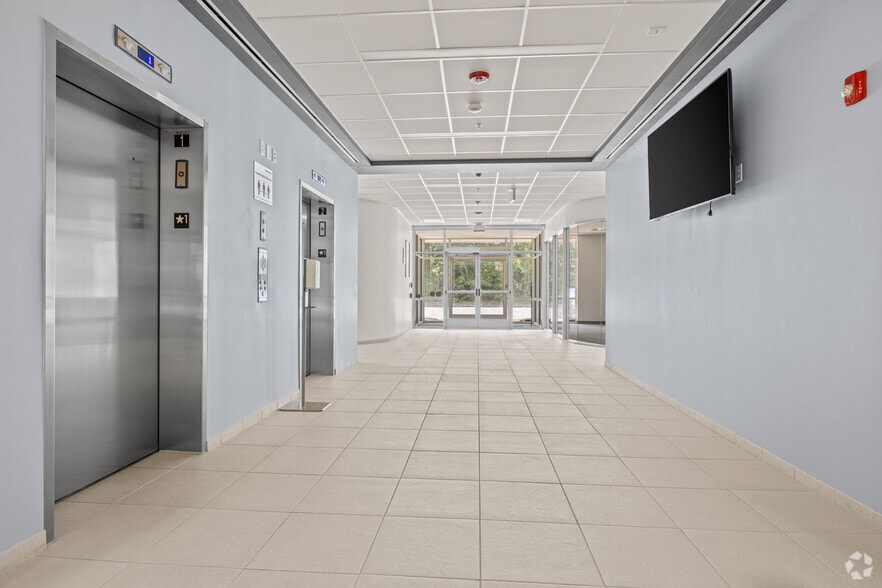 More Photos Of 555 S Independence Blvd, Virginia Beach Office For Lease