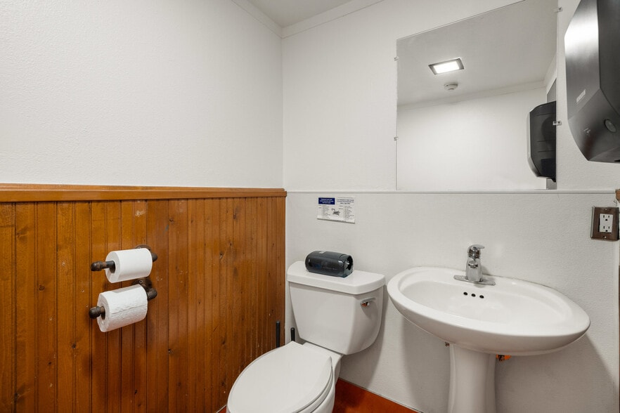 More Photos Of 110 S Pine St, Nevada City Freestanding For Lease