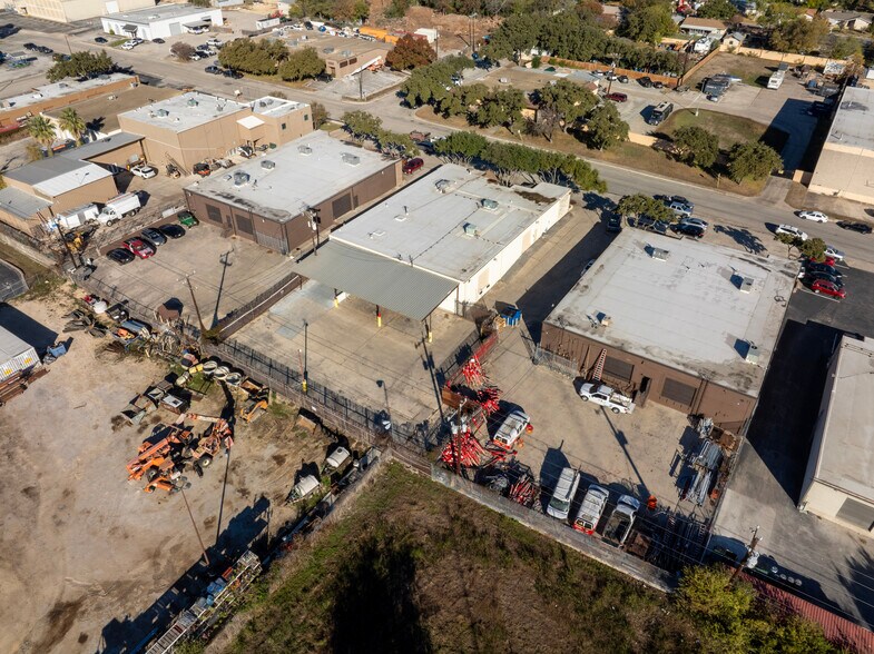 More Photos Of 4410-4414 Centergate St, San Antonio Warehouse For Sale