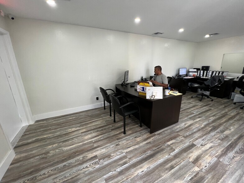 More Photos Of 5819 Rodman St, Hollywood Warehouse For Lease