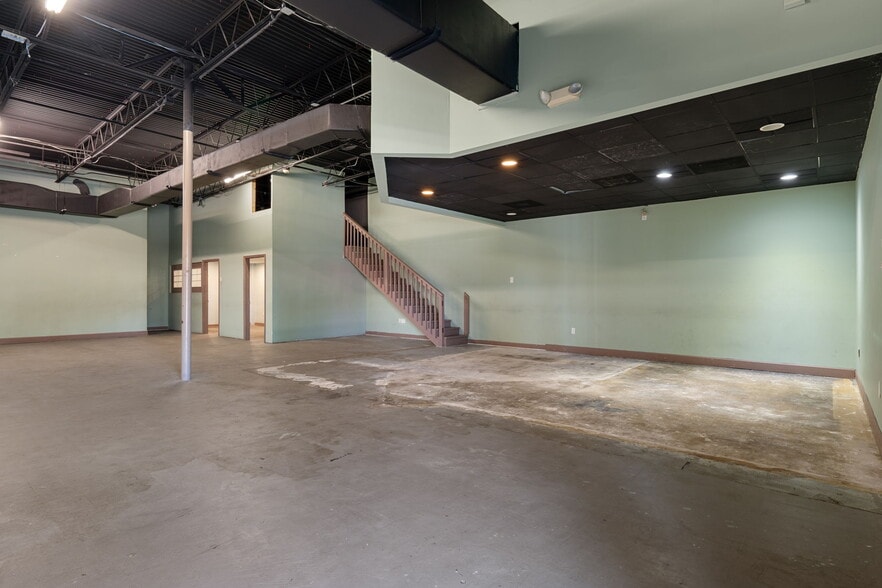 More Photos Of 5321 E Fowler Ave, Tampa General Retail For Lease