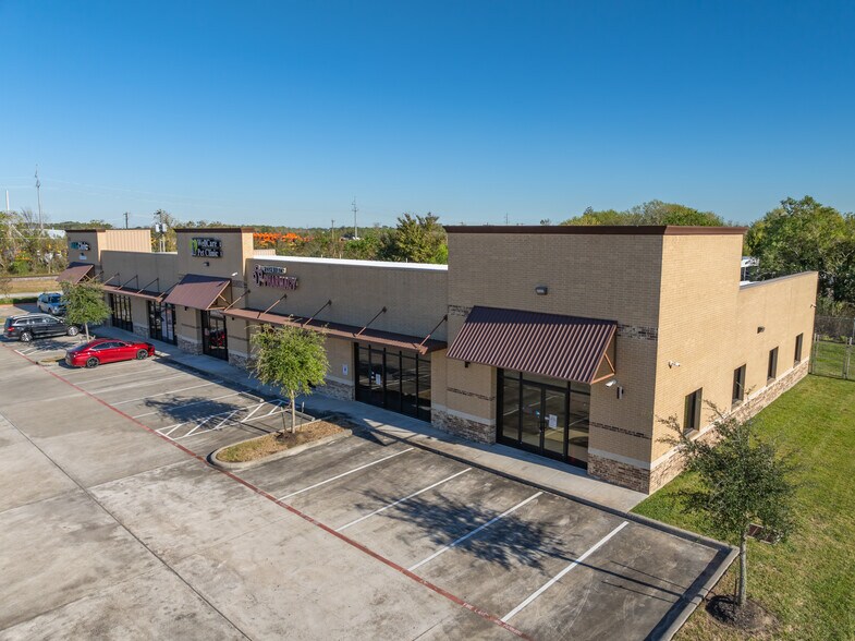 More Photos Of 1624 Hill Ave, Dickinson Storefront Retail Office For Lease