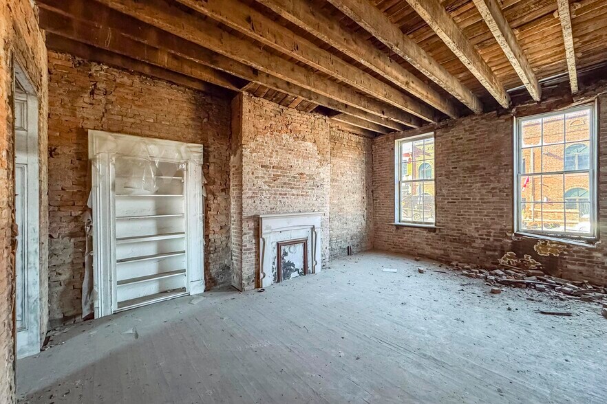 More Photos Of 706 N Main St, Columbia Office Residential For Sale