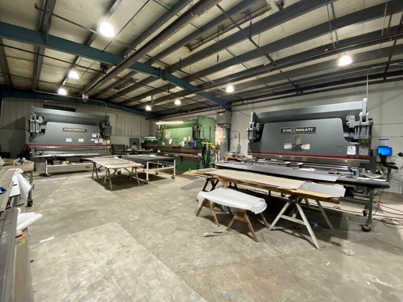 More Photos Of 500 E Illinois St, Newberg Manufacturing For Sale