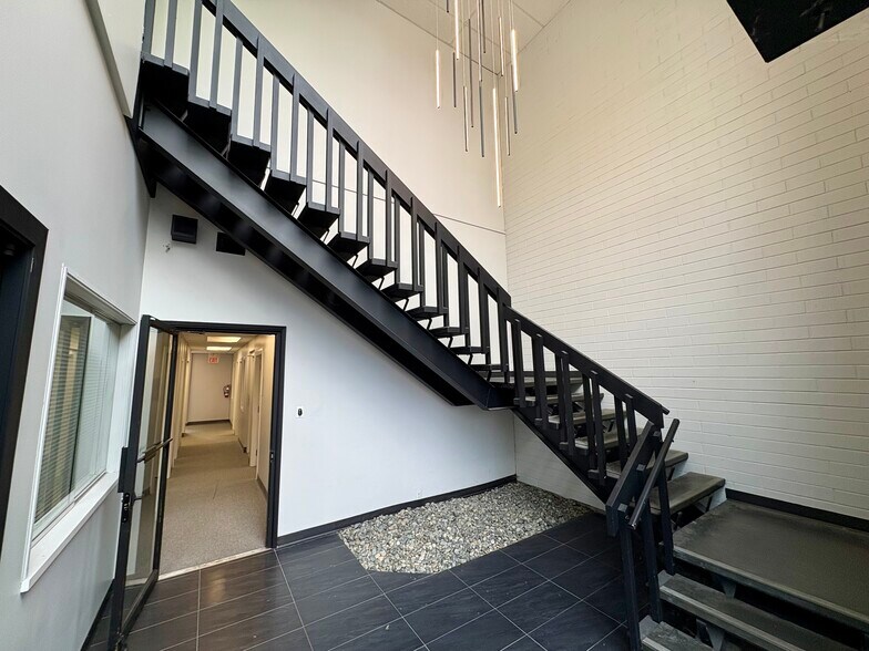 More Photos Of 204-218 Blue Mountain St, Coquitlam Office For Lease