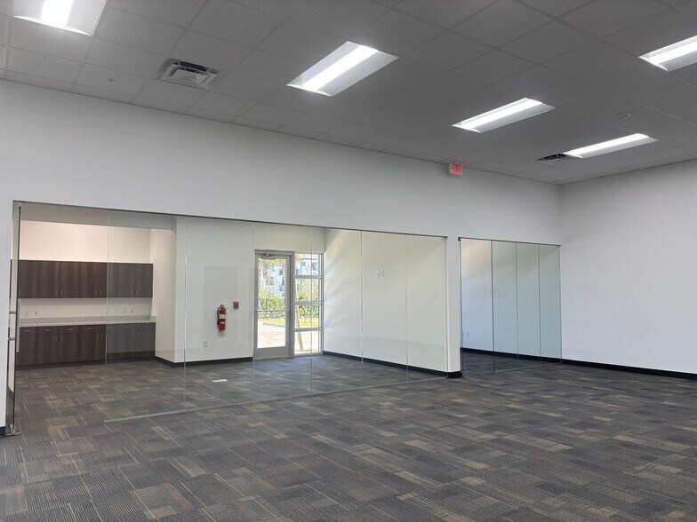 More Photos Of 9535 NW 174th St, Hialeah Unknown For Lease