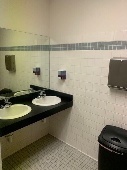 More Photos Of 411 W Lake Lansing Rd, East Lansing Unknown For Lease