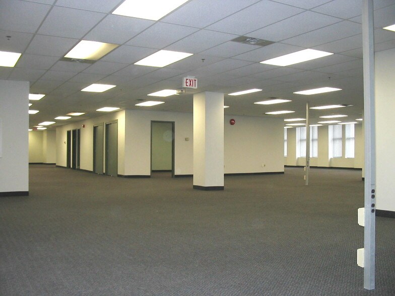 More Photos Of 259 Portage Ave, Winnipeg Office For Lease