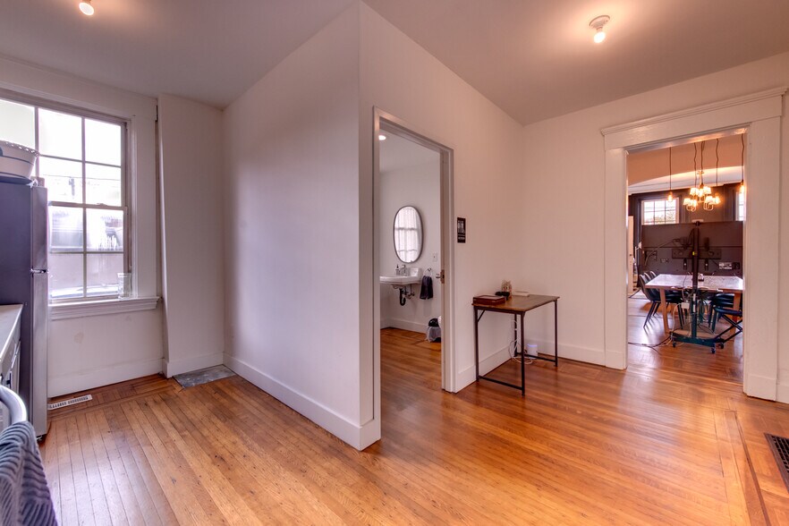 More Photos Of 209 E 4th St, Covington Office For Lease