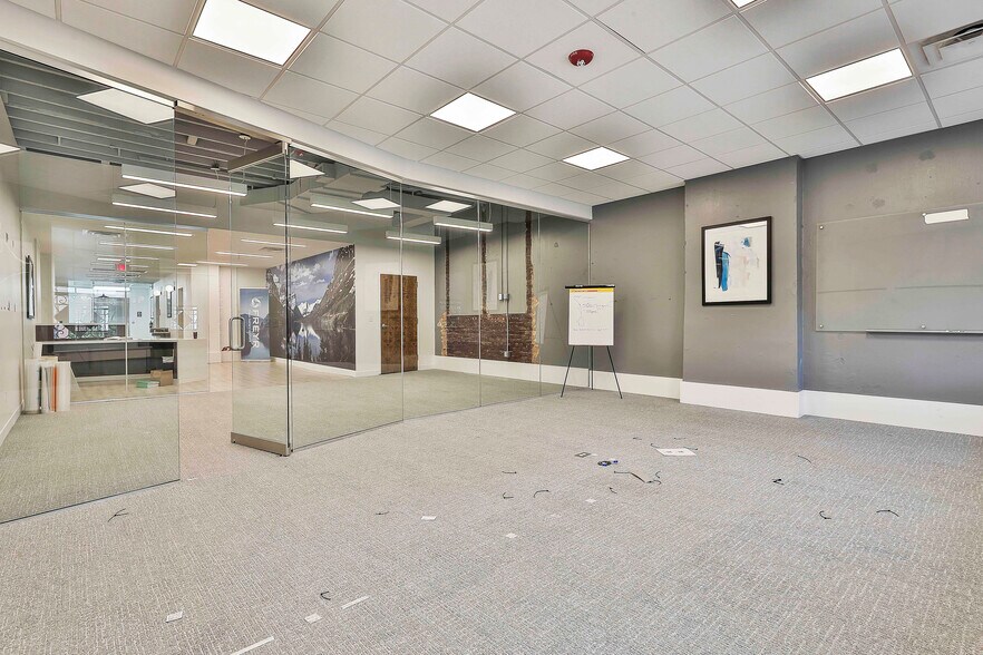 More Photos Of 6-8 E Court Sq, Newnan Medical For Lease