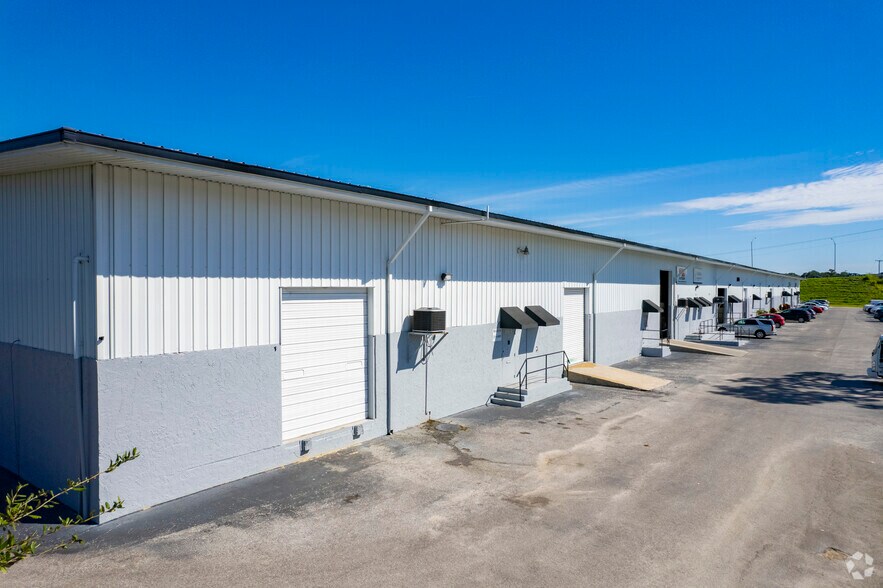 More Photos Of 8100 E Broadway Ave, Tampa Warehouse For Lease