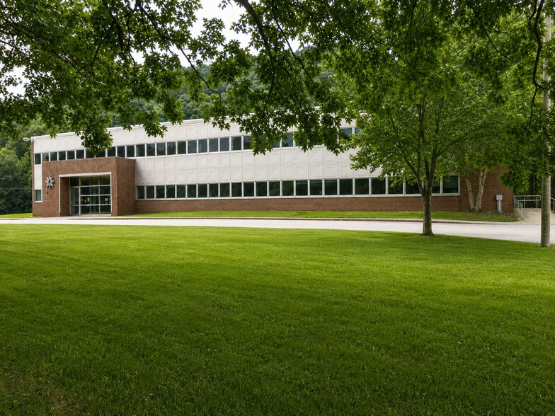 More Photos Of 1 Kiski Ave, Leechburg Office For Sale