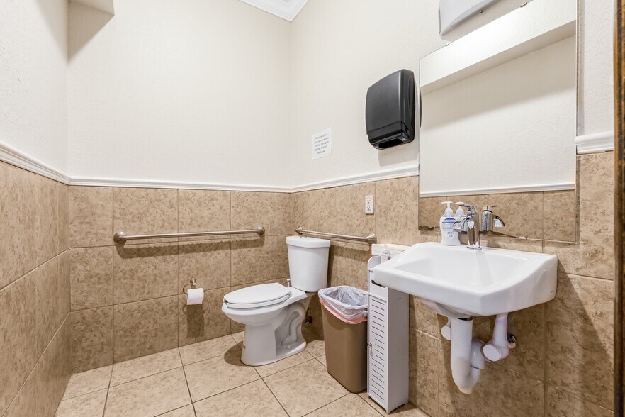 More Photos Of 3615 E Frontage Rd, Tampa Office Residential For Sale