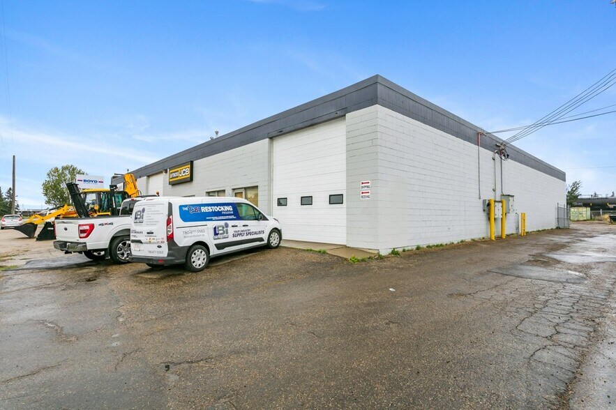 More Photos Of 7912 Yellowhead Trl NW, Edmonton Service For Lease