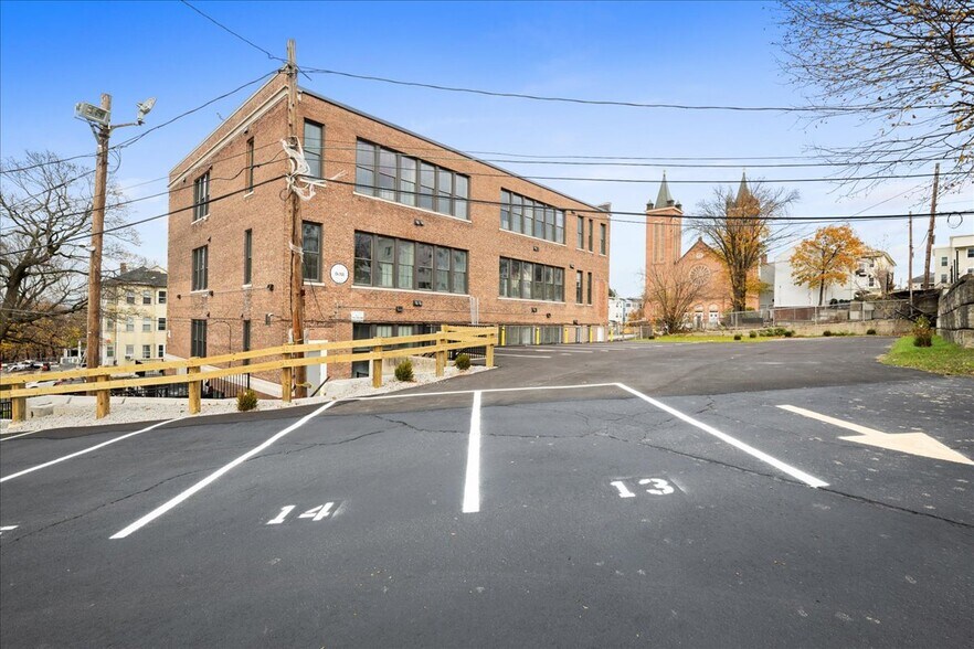 More Photos Of 22 Waverly St, Worcester Apartments For Sale