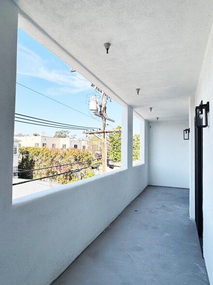 More Photos Of 445 S Beverly Dr, Beverly Hills Loft Creative Space For Lease