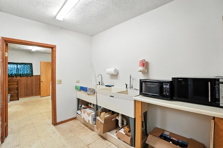 More Photos Of 103 Quinter Farm Rd, Englewood Freestanding For Sale