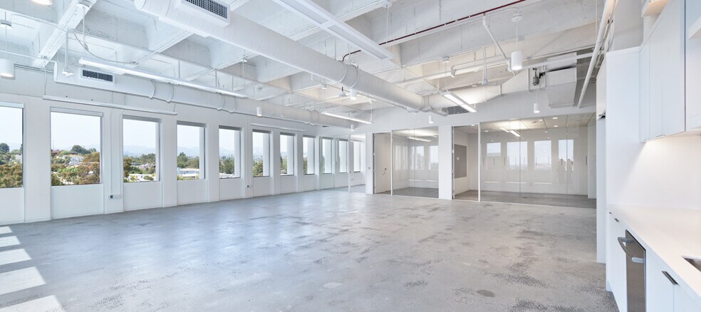 More Photos Of 3130 Wilshire Blvd, Santa Monica Office For Lease