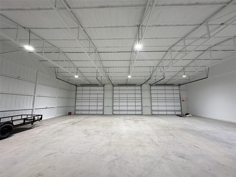 More Photos Of 1704 Westair, Gainesville Warehouse For Lease