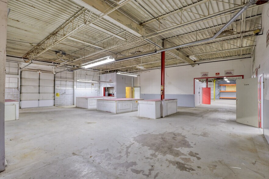 More Photos Of 14257 Tireman Ave, Dearborn Warehouse For Sale
