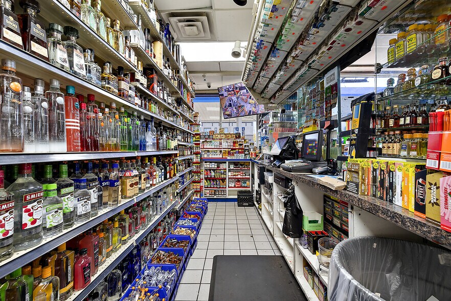 More Photos Of 186 N Gratiot Ave, Mount Clemens Service Station For Sale