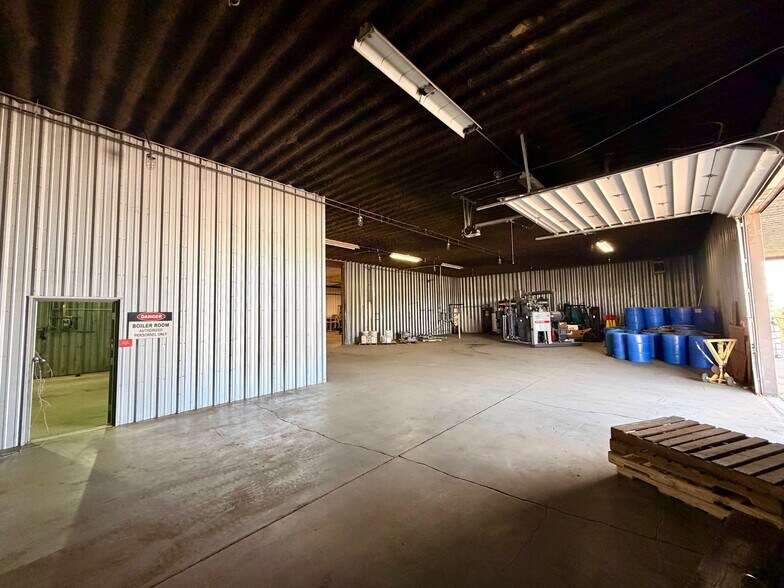 More Photos Of 4303 E 39th St, Kearney Warehouse For Sale