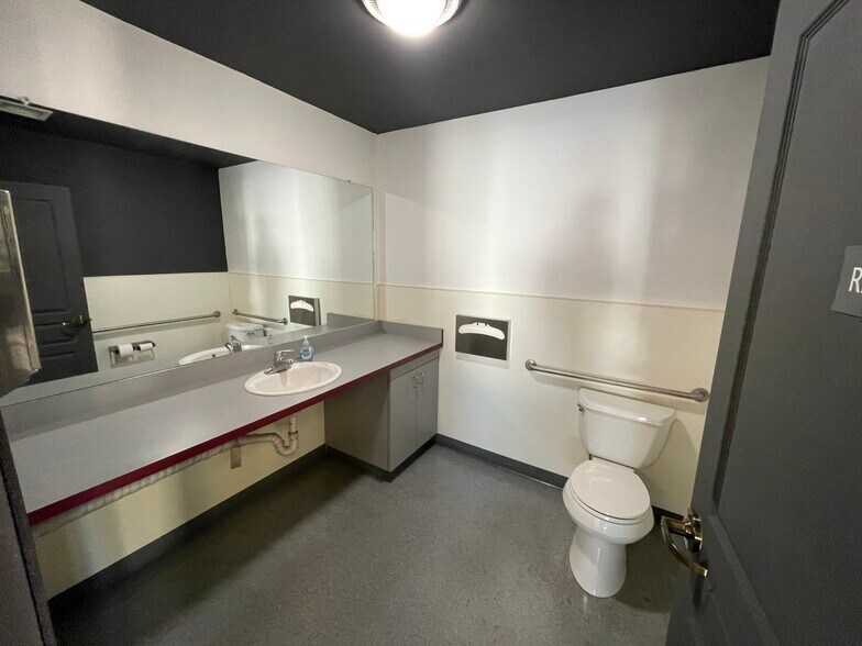 More Photos Of 200 E Chapman Ave, Orange Storefront Retail Office For Lease