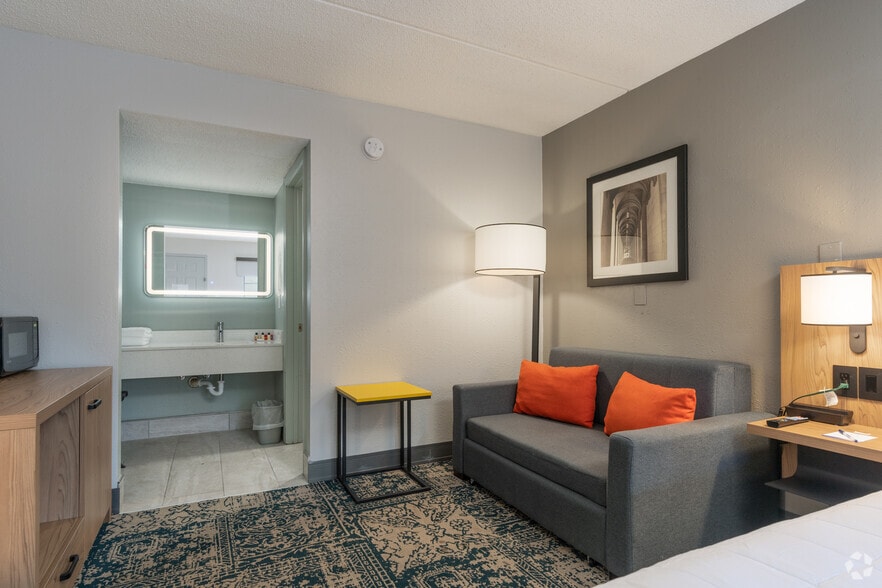 More Photos Of 419 Suedberg Rd, Pine Grove Hotel For Sale