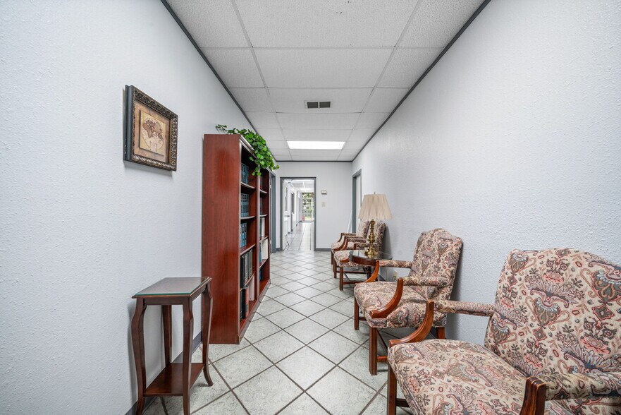 More Photos Of 201 W Poplar St, San Antonio Medical For Sale