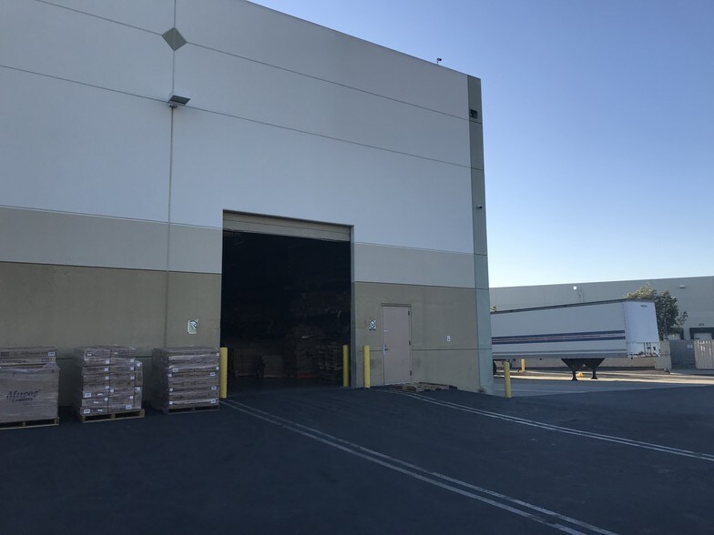 More Photos Of 3187 Cornerstone Dr, Eastvale Warehouse For Lease