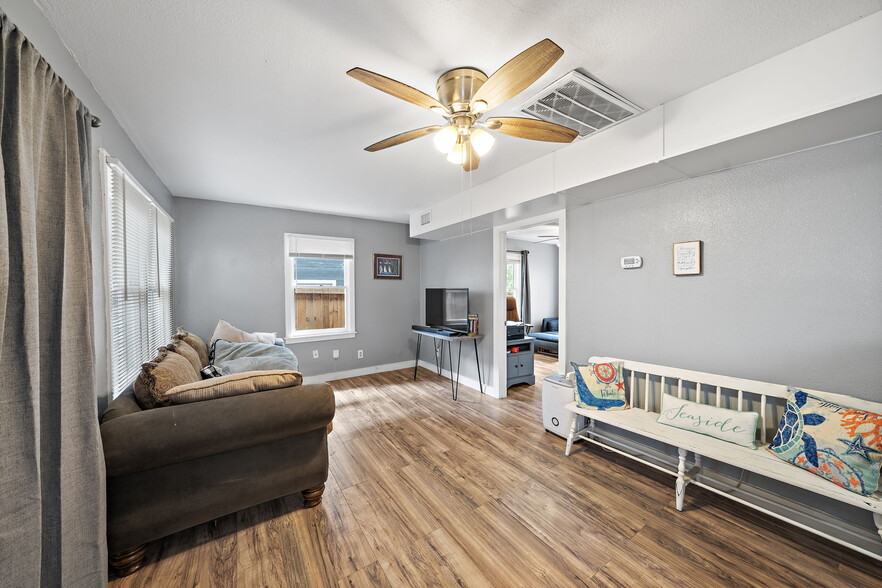 More Photos Of 609 Sealy St, Galveston Apartments For Sale