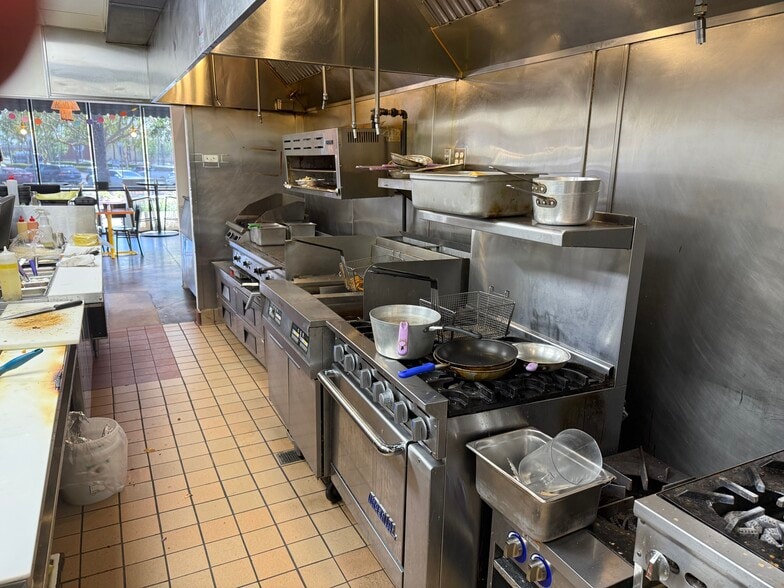 More Photos Of 40 El Camino, Fresno Storefront For Lease