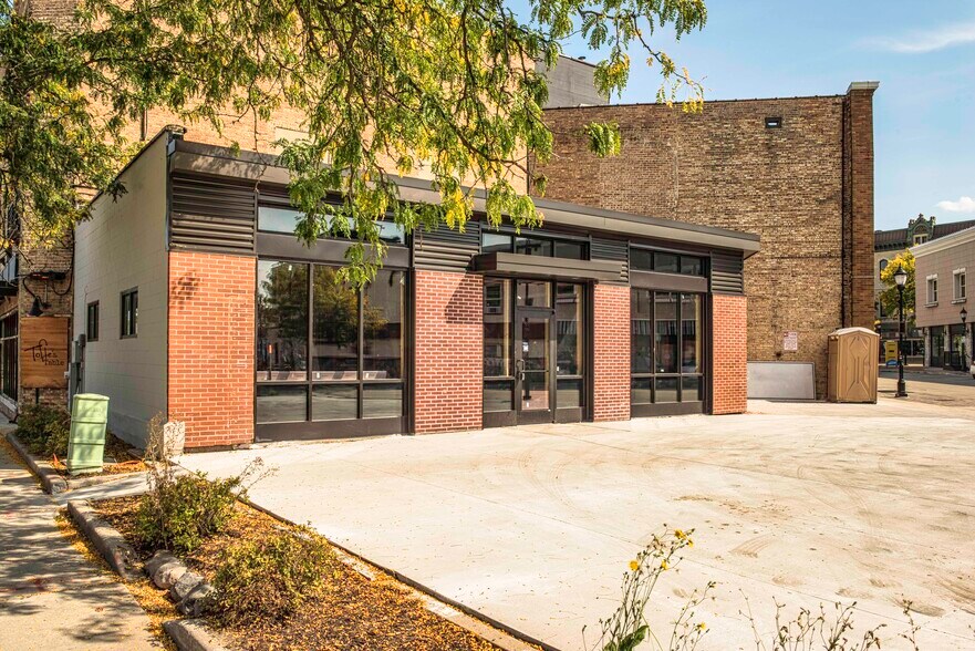 More Photos Of 344 W Broadway, Waukesha Storefront Retail Office For Lease